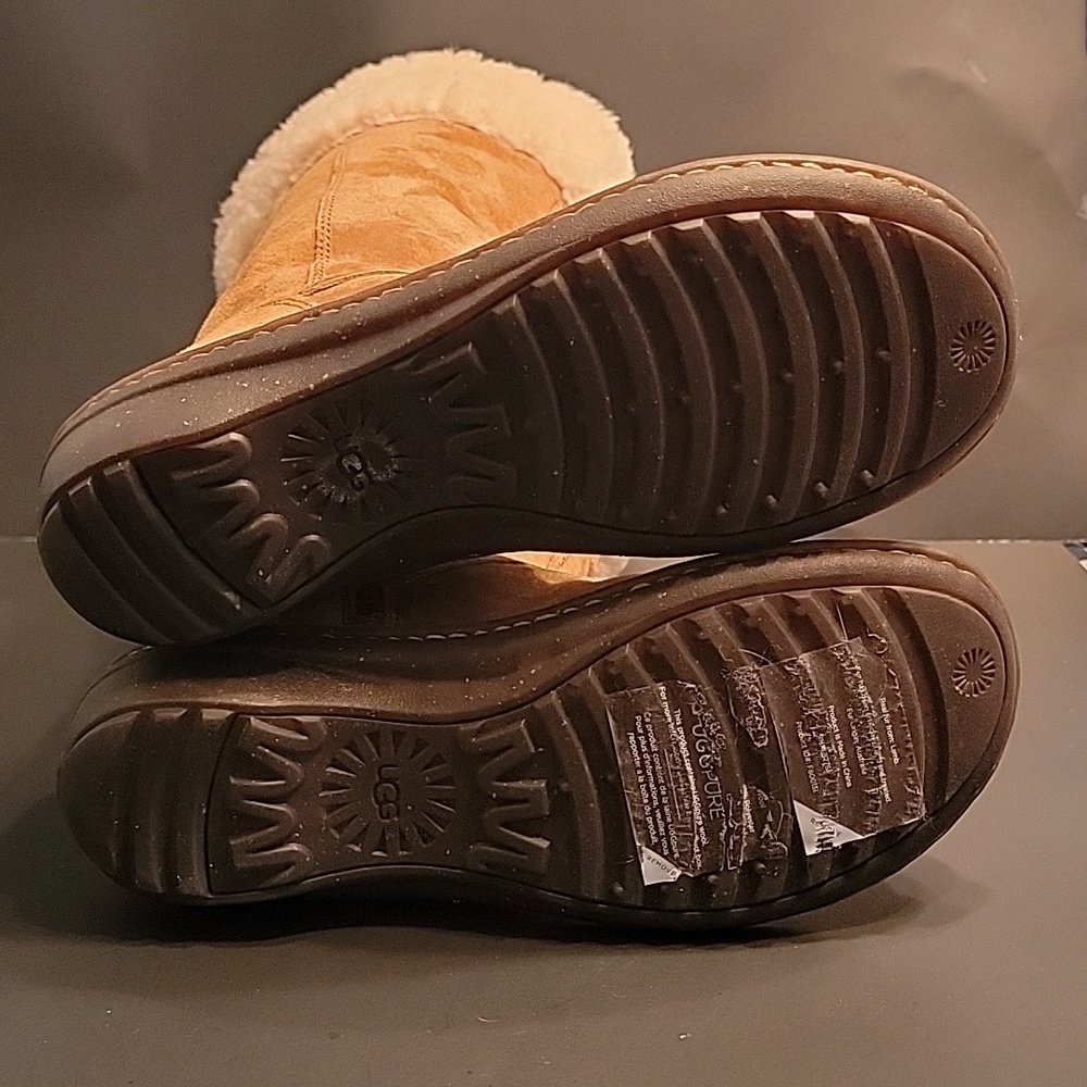 Ugg Karyn Cuff Sheepskin Boot, Tan, Euc. Size 8 - image 7